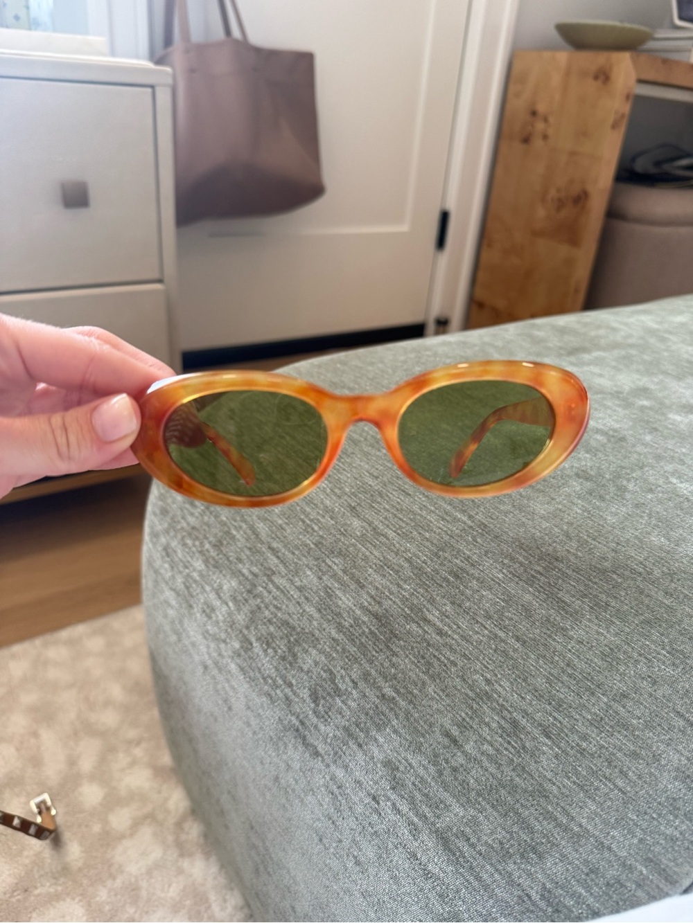 I -Sea Tortoise Oval Sunglasses with Green Lenses